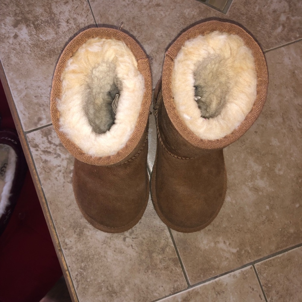 Infant UGGS - Picture 3 of 5